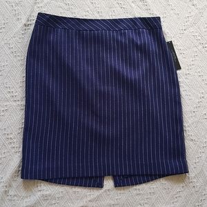 Tahari NWT Navy and white Pinstripe Skirt